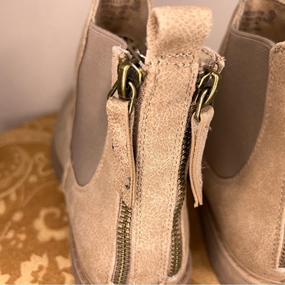 NWOT VERY G SIZE 10 TAN FAUX SUEDE BOOTIES WESTERN BOHO - Picture 5 of 13